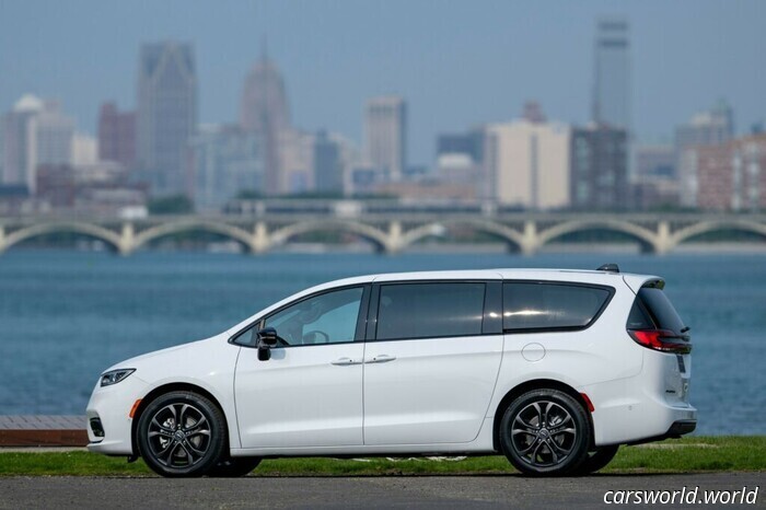 Chrysler Commemorates 100 Years by Adding a Sticker to a Minivan | Carscoops